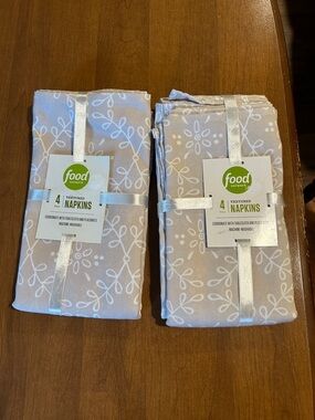 Food Network Cream Floral Napkins 2 sets of 4